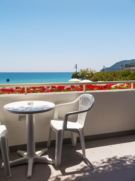 Hotel Montecristo 마리나디캄포 외부 사진